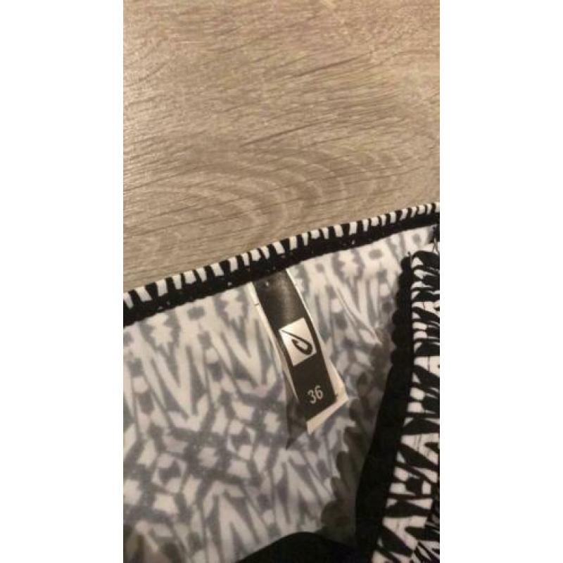 Bikini maat 36 4,50