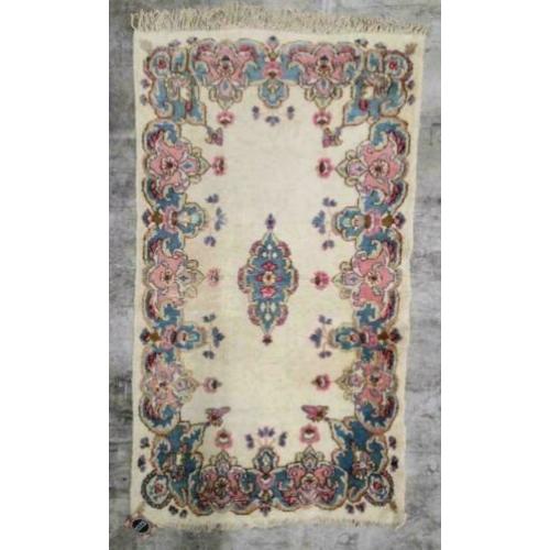 Handgeknoopt tapijt Perzisch Kirman roze blauw wol 85x155cm