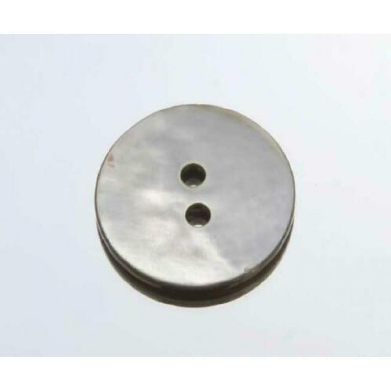 Vintage parelmoeren knopen nr M1141 Smokey grey met regeboog