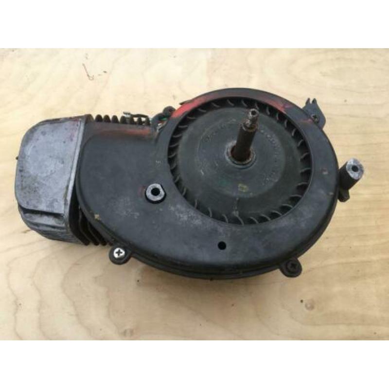 Blok Vespa Ciao met contactpunten en blok met elek. ontstek.