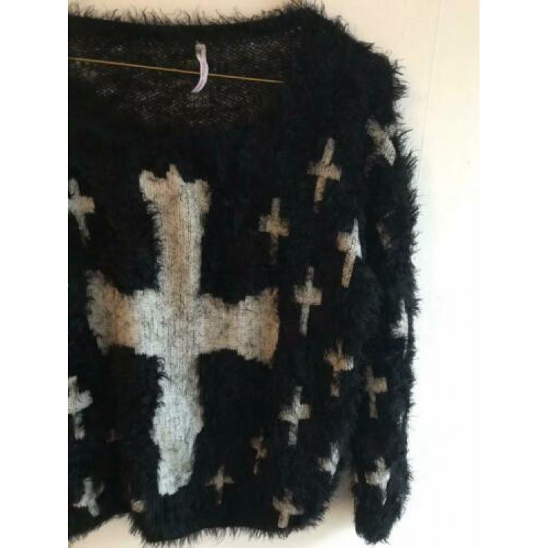 Vintage zwart-wit stretchy trui met kruis (S/36)