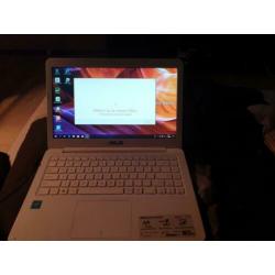 Een hele mooie bijna nooit gebruikte Asus laptop te koop