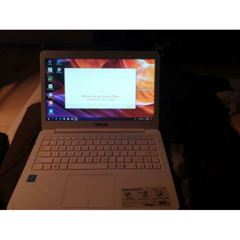 Een hele mooie bijna nooit gebruikte Asus laptop te koop