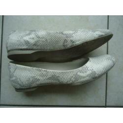 Ballerina´s met witte slangenprint maat 40