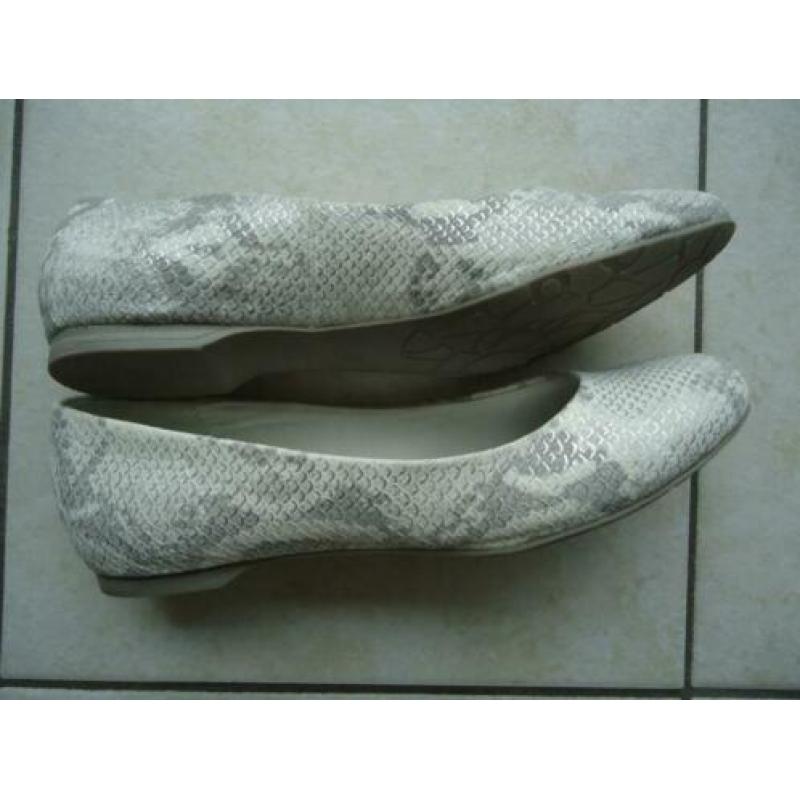 Ballerina´s met witte slangenprint maat 40