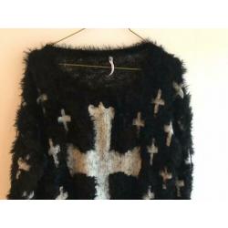 Vintage zwart-wit stretchy trui met kruis (S/36)