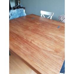 teakhout, vierkant eettafel in zeer goede staat. 140 x 140