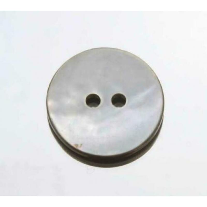 Vintage parelmoeren knopen nr M1141 Smokey grey met regeboog