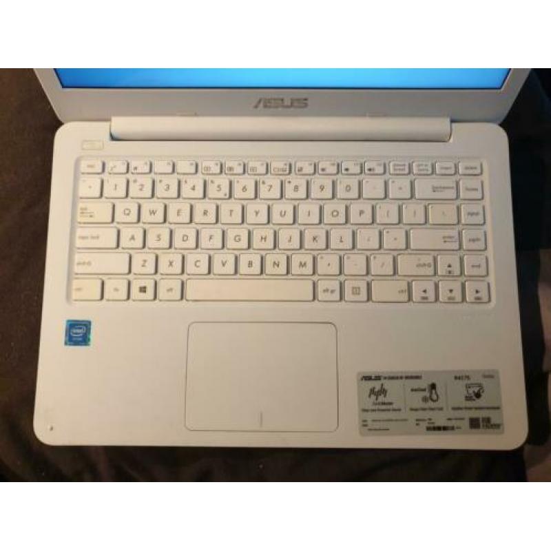 Een hele mooie bijna nooit gebruikte Asus laptop te koop