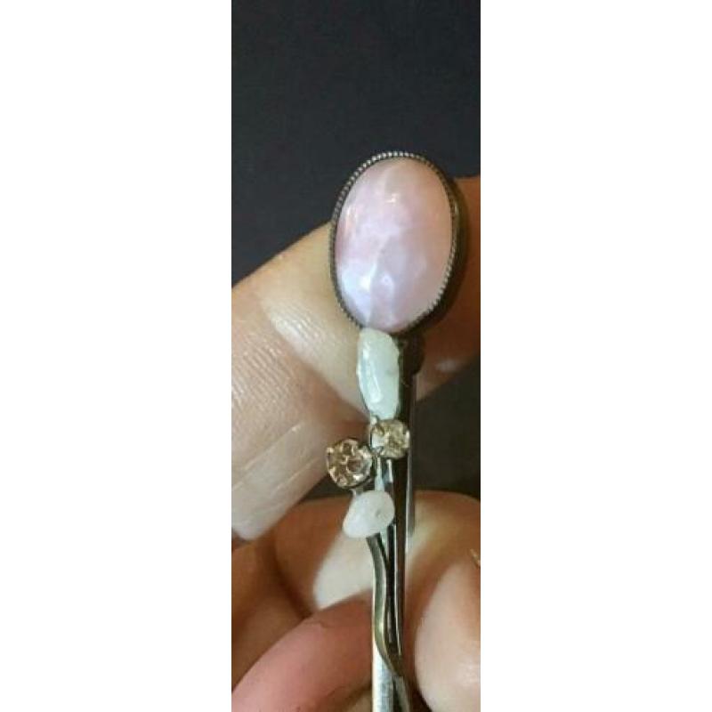 Antieke broche langwerpige bloem met edelsteen roze