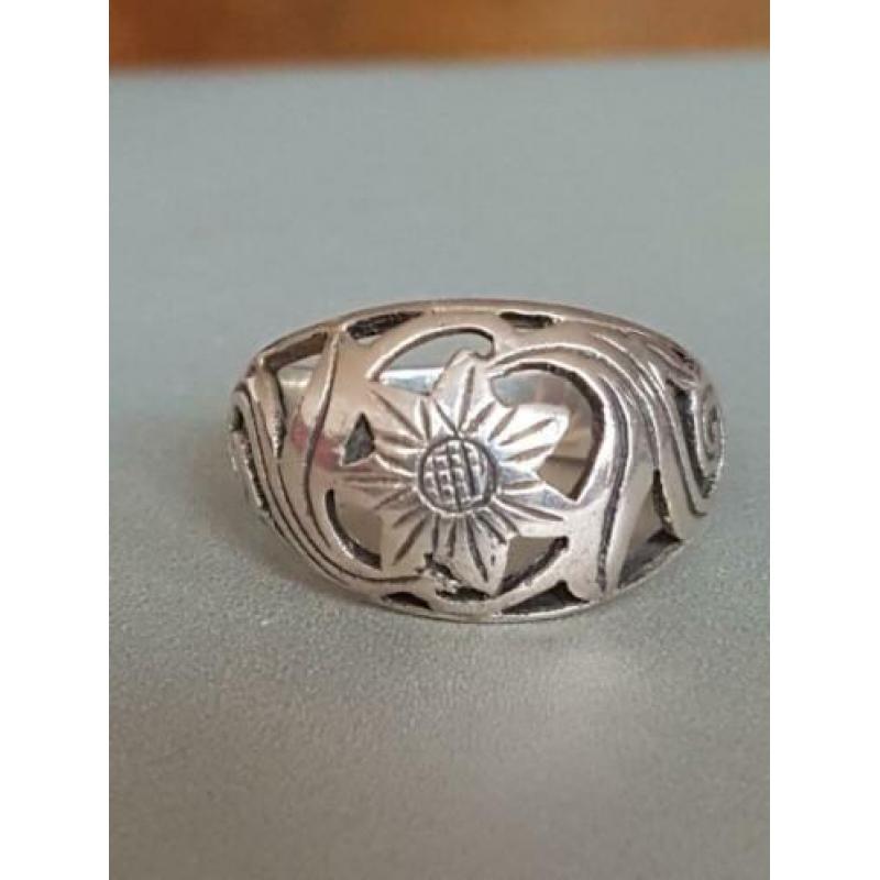 Mooie opengewerkte zilveren ring