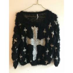 Vintage zwart-wit stretchy trui met kruis (S/36)