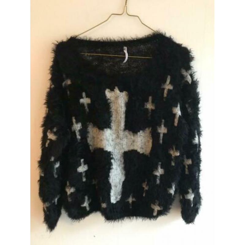 Vintage zwart-wit stretchy trui met kruis (S/36)