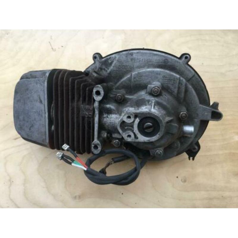 Blok Vespa Ciao met contactpunten en blok met elek. ontstek.