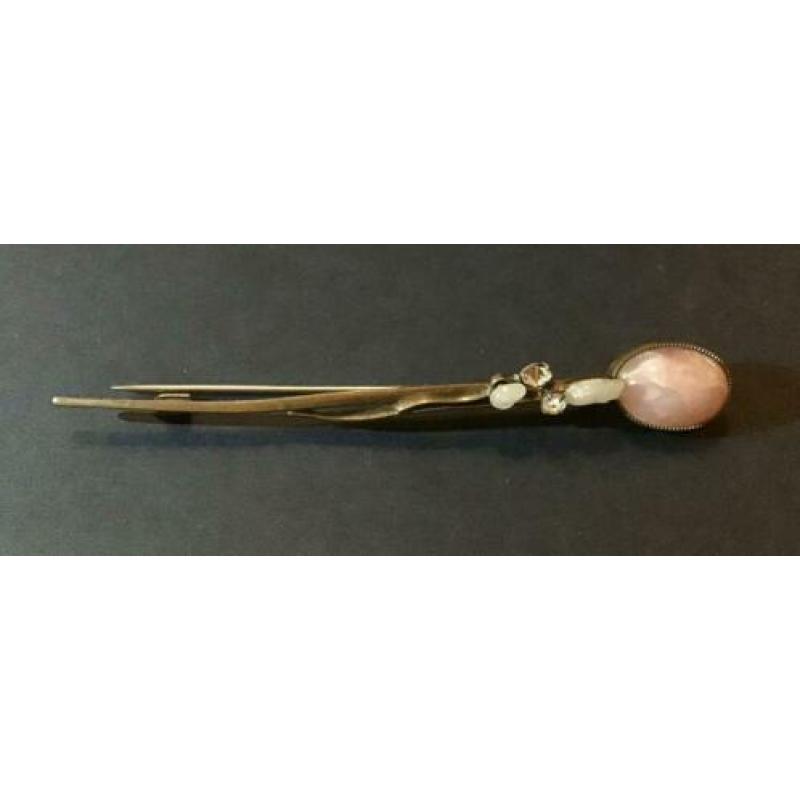 Antieke broche langwerpige bloem met edelsteen roze