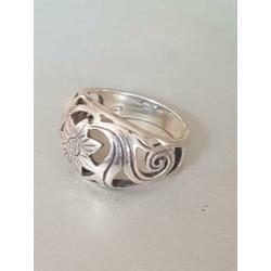 Mooie opengewerkte zilveren ring