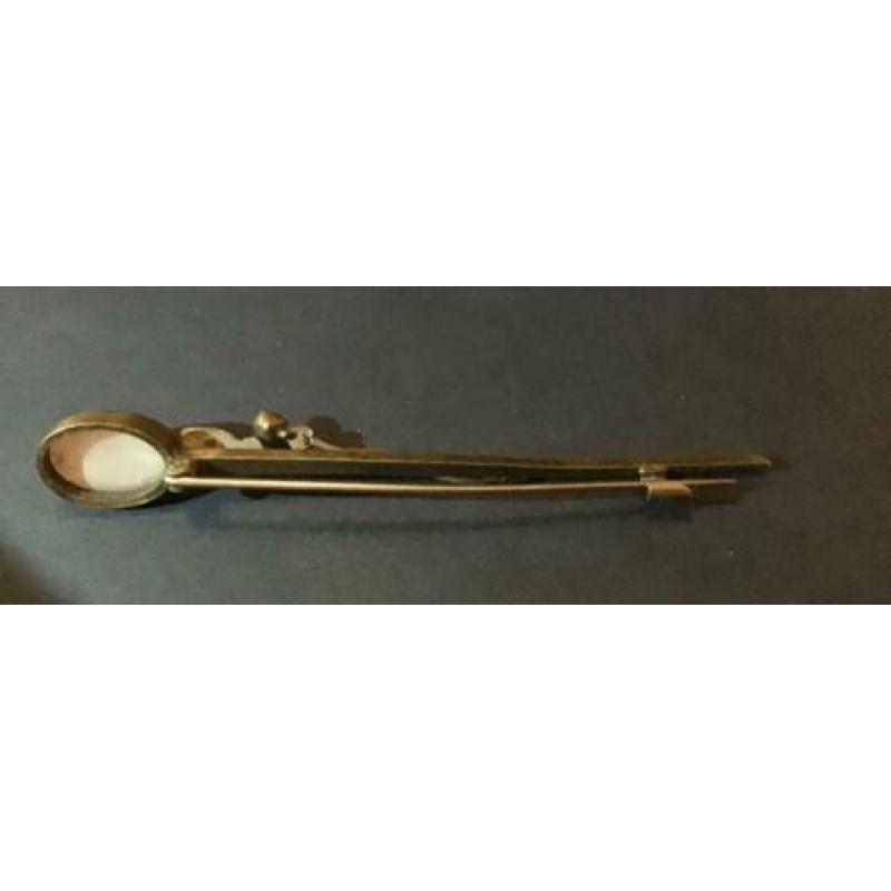 Antieke broche langwerpige bloem met edelsteen roze