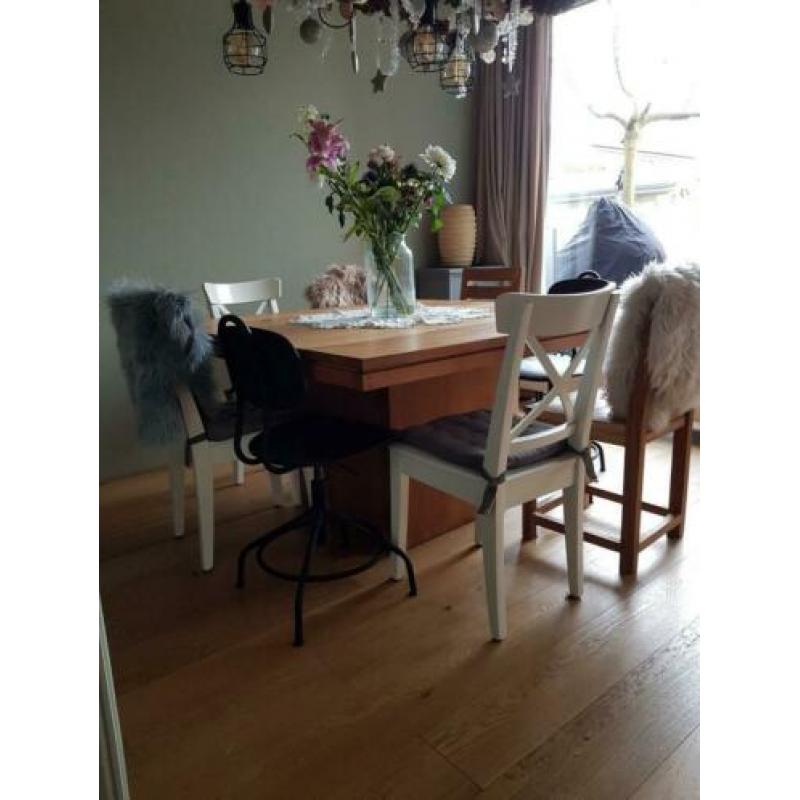 teakhout, vierkant eettafel in zeer goede staat. 140 x 140