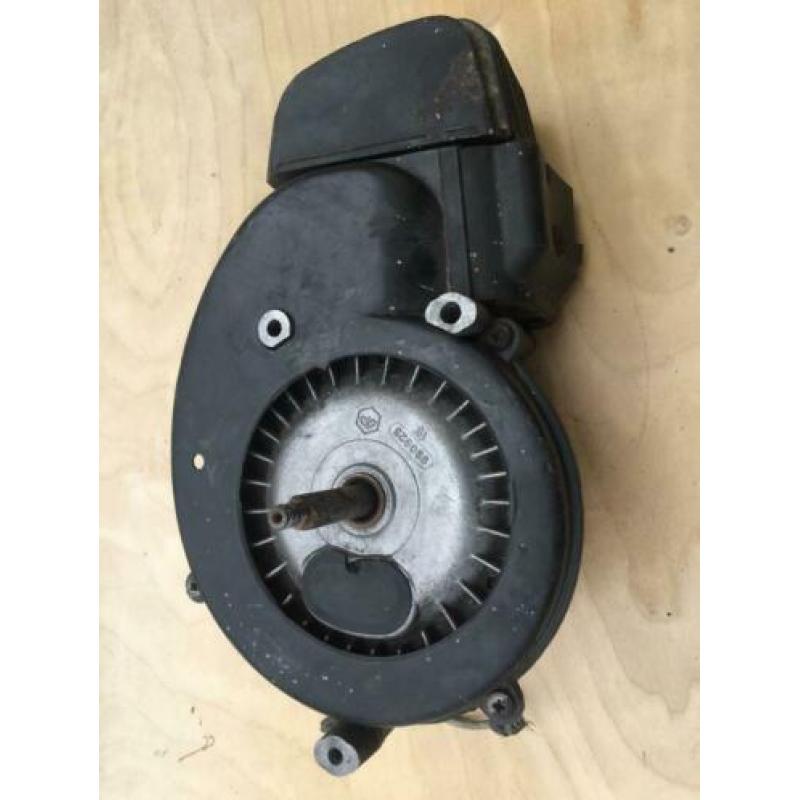 Blok Vespa Ciao met contactpunten en blok met elek. ontstek.