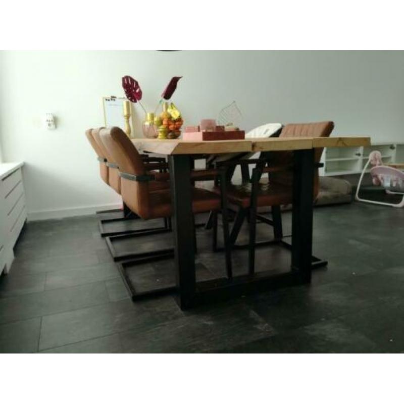 Eettafel boomstam hout industrieel