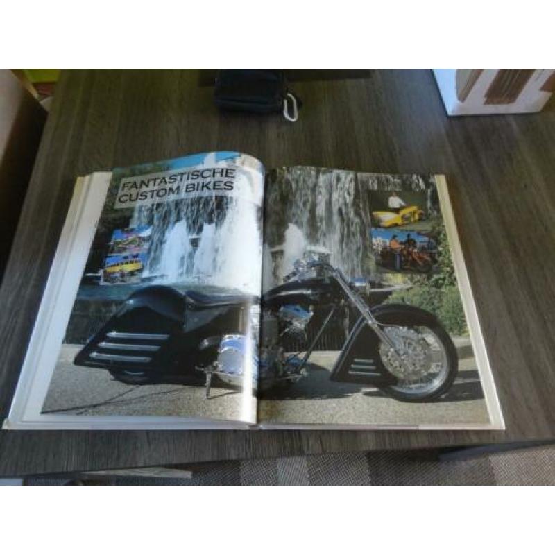 1001 Harley Davidsons - Harley Davidson boek