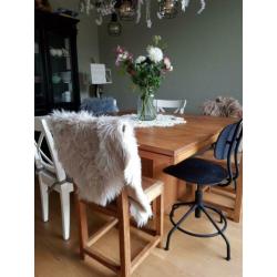 teakhout, vierkant eettafel in zeer goede staat. 140 x 140