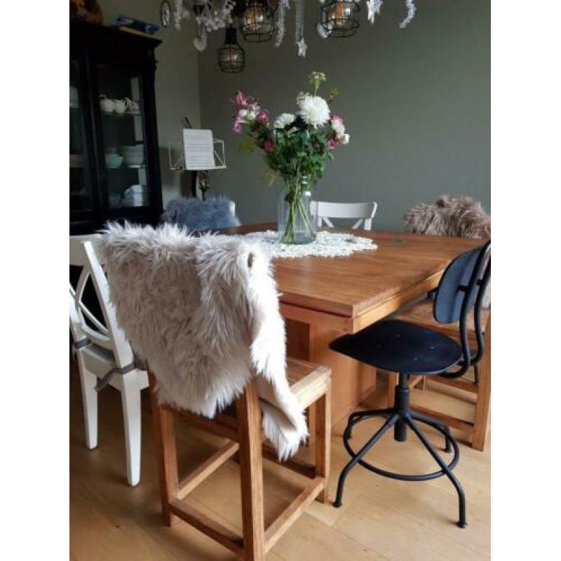teakhout, vierkant eettafel in zeer goede staat. 140 x 140