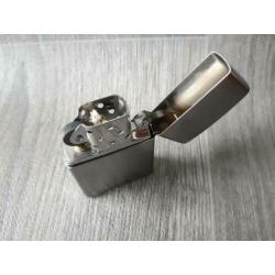 ZIPPO origineel Street chrome