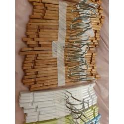 Baby hangers kledinghangers kleerhangers hout, kleurtjes