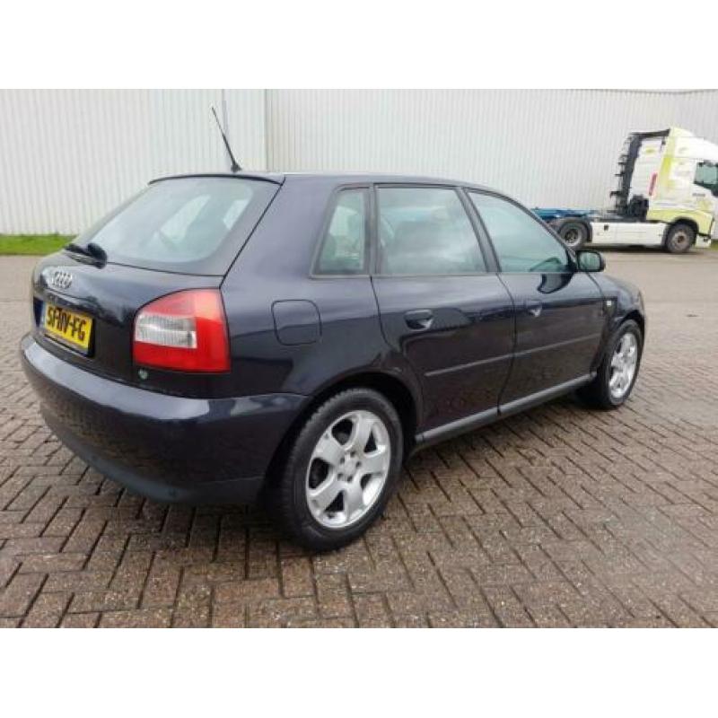 Audi A3 75 KW Met lichte schade aan de rechterkant