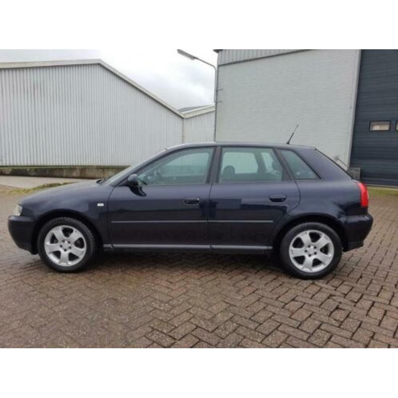 Audi A3 75 KW Met lichte schade aan de rechterkant