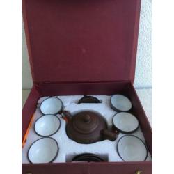 Chinese tee Yixing Zisha set met trekpotje kommetjes bordjes