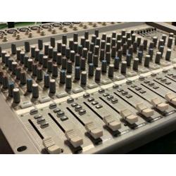 SYNQ SMP 16.42 PA Mixer mengtafel met effecten