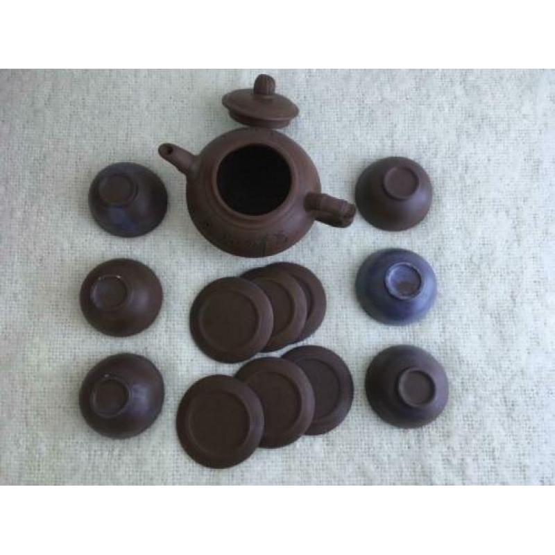 Chinese tee Yixing Zisha set met trekpotje kommetjes bordjes