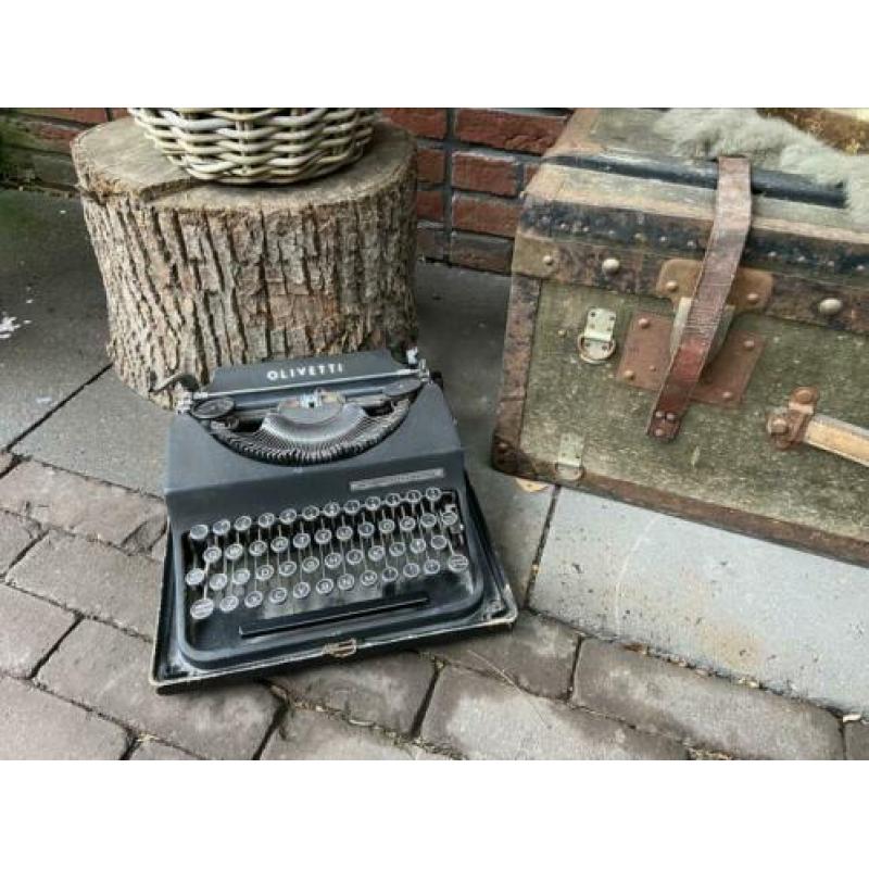 Antieke decoratieve typmachine van Olivetti Italië