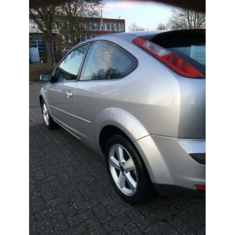 Ford Focus UNIEK 39000KM 1.6 74KW 3D 2005 Grijs