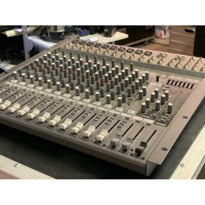 SYNQ SMP 16.42 PA Mixer mengtafel met effecten