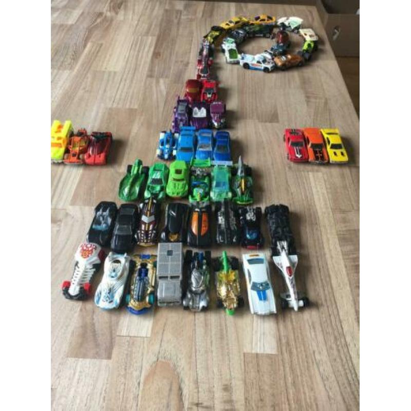 Ca 50 HotWheels auto’s assorti