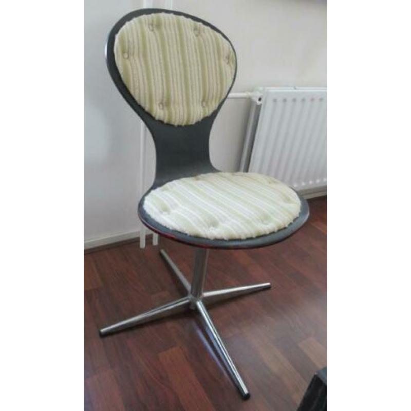 2 vintage stoelen