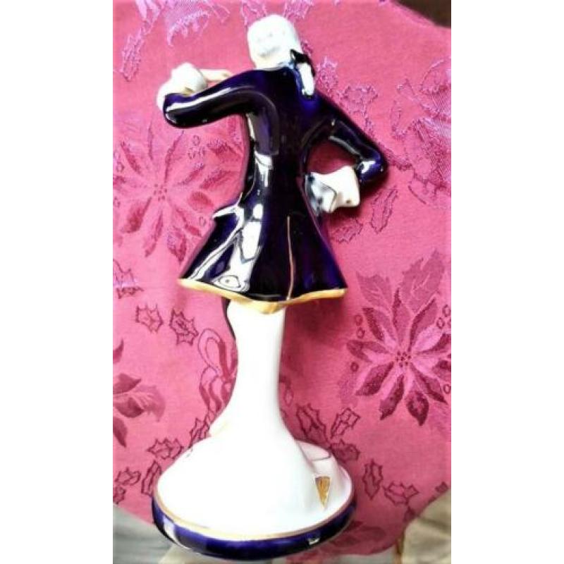 Royal Dux, Porseleinen Gentleman in royal blue.