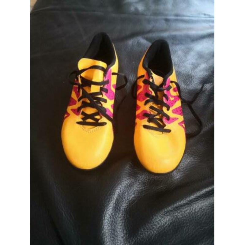 Adidas schoenen maat 32, geschikt voor kunstgras