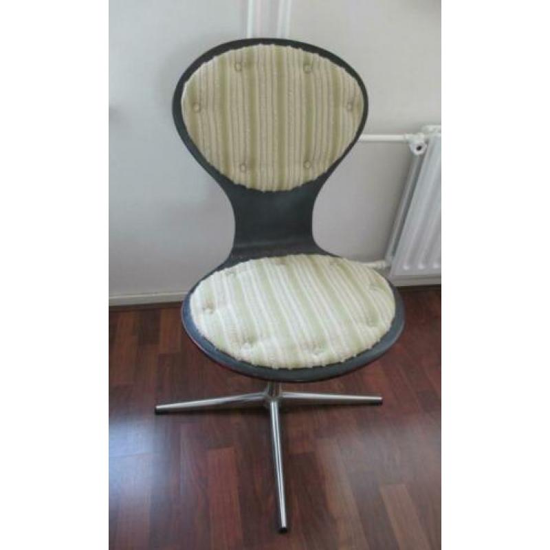 2 vintage stoelen