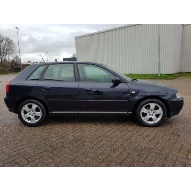 Audi A3 75 KW Met lichte schade aan de rechterkant