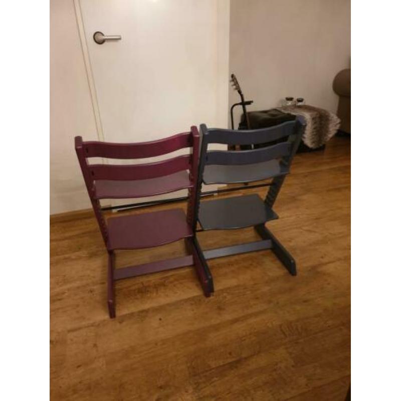 1 of 2 Stokke Tripp Trapp stoelen paars en blauw