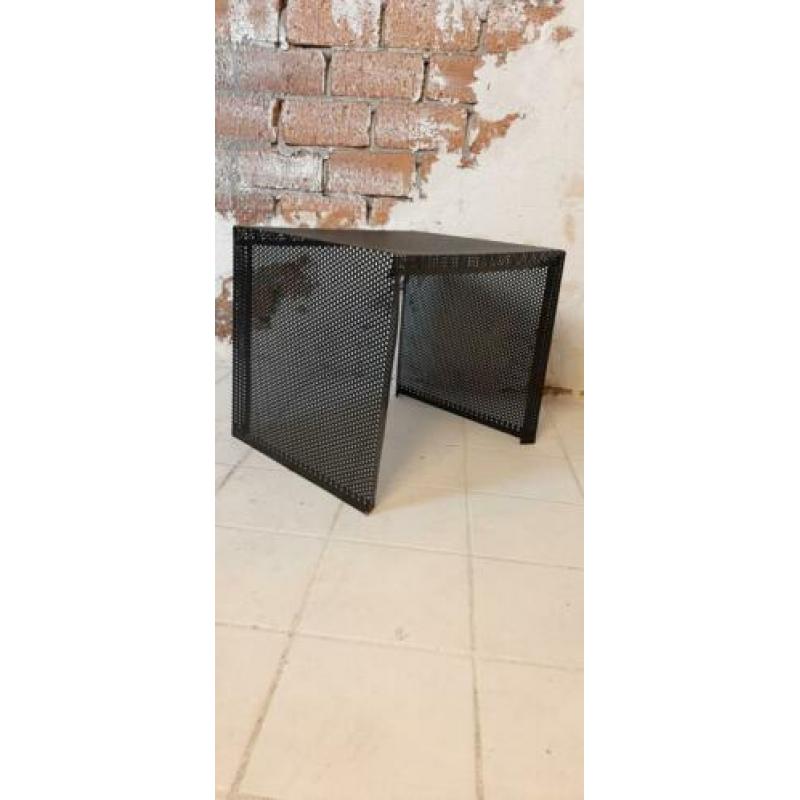 Vintage Retro zwarte bijzettafel Mathieu Mategot stijl