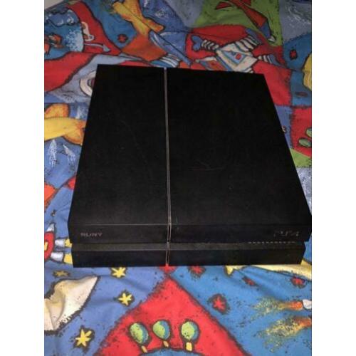 Playstation 4 met 2 controllers