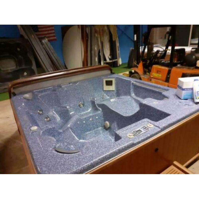 Amerikaanse sunbelt jacuzzi 4/5 persoons INCL bezorging