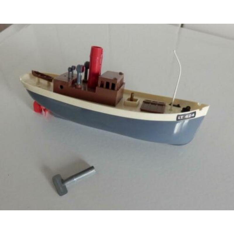 Vissersbootje met sleutel met doosje