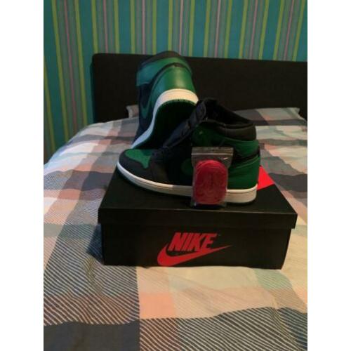 Nike air jordan 1 retro black / Pine Green Maat: 41