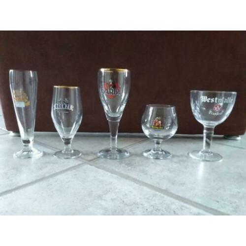 Bierglazen, o.a. Hertog Jan en Gosser
